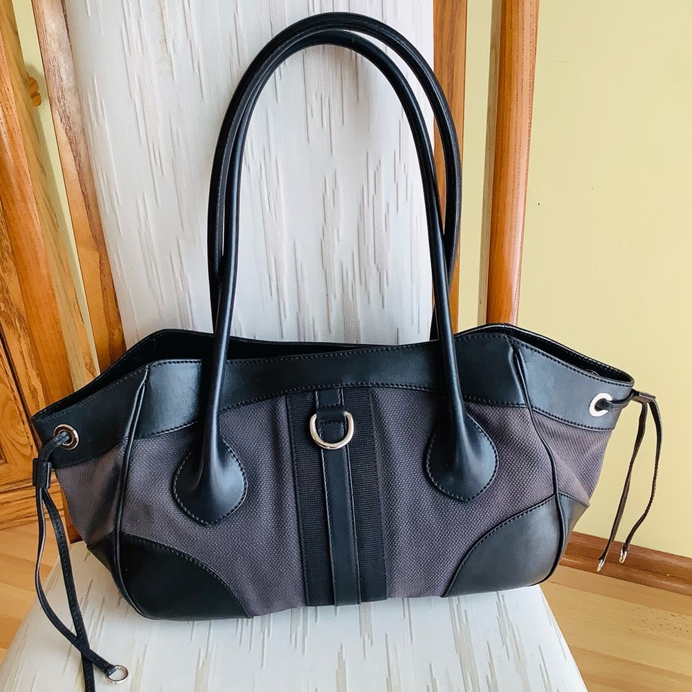 Authentic PRADA shoulder bag 🌺